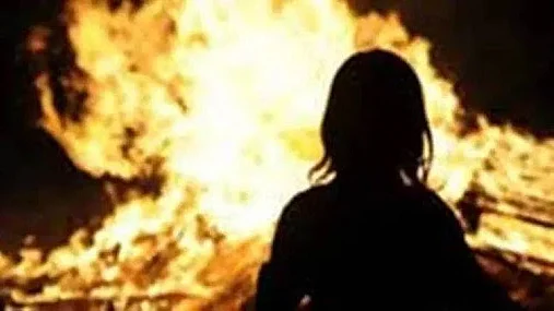 Woman set ablaze in Aurangabad dies