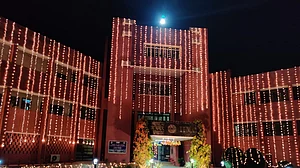 IIMC suspends 12 students for protesting against fee-hike, asks students to deposit increased fee