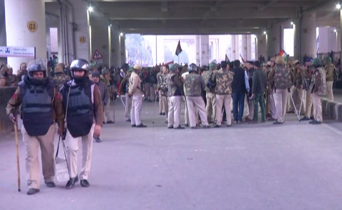 Anti-CAA protest continues at Delhi’s Jaffrabad metro station area