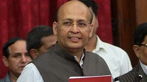Gandhi doesn’t need certificate from cadre of Britishers ‘chamchas’: Congress slams Hegde