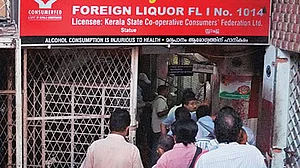 Kerala tippler ends life upset over closure of liquor shops