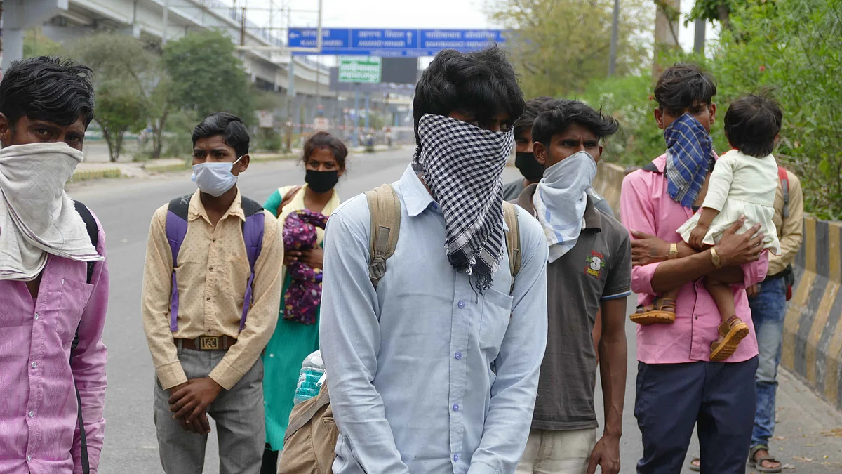 Migrant workers returning home during lockdown in 2020