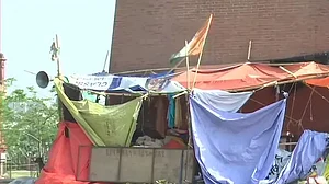 Women call off anti-CAA protest at Clock Tower in Lucknow temporarily