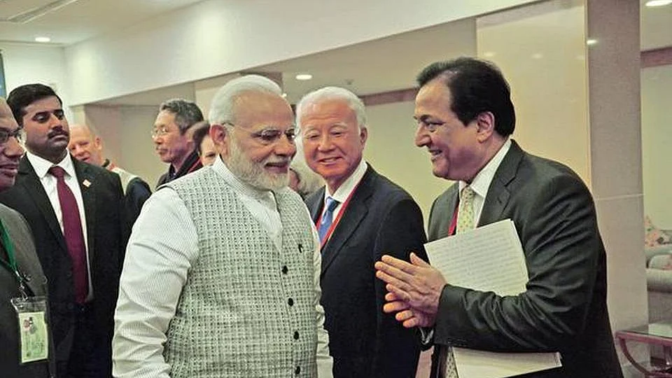 (Left) PM Narendra Modi with (Right) Rana Kapoor