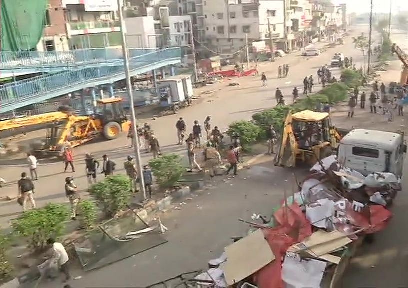 Shaheen being cleared out by Delhi Police (Photo Courtesy: ANI/Twitter)