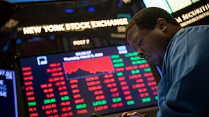 US stocks plummet, Dow loses nearly 3,000 points over COVID-19
