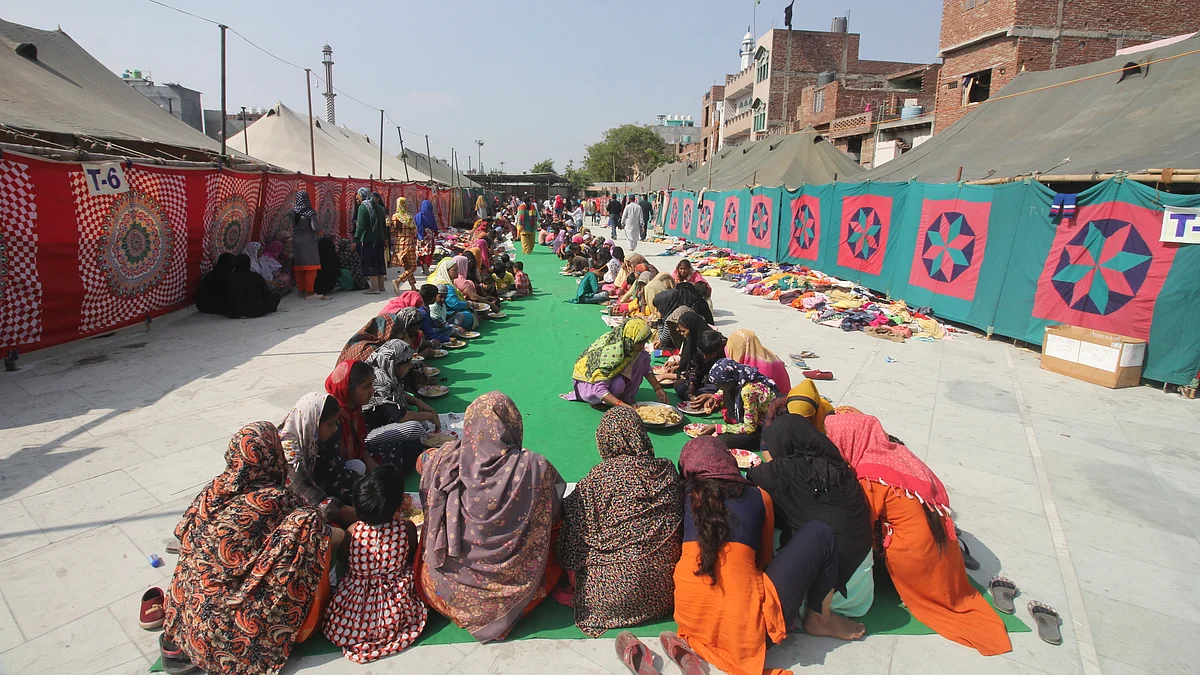 Delhi pogrom: First relief camp set up in Mustafabad woefully inadequate; no govt role except providing tents