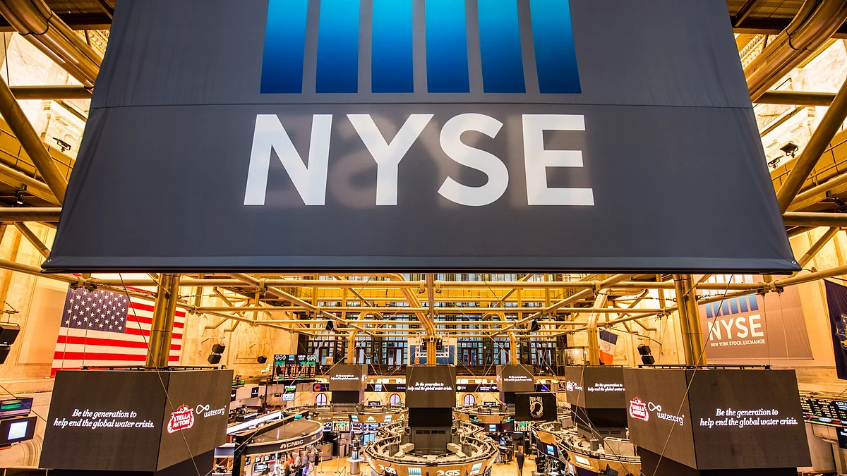 Dow plunges nearly 10% in worst session since 1987 crash