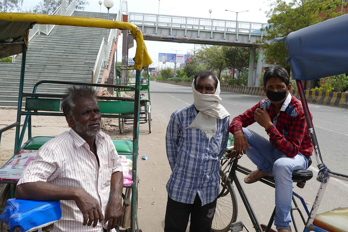 Rickshaw puller from Bihar haven’t had food for lasts two days , waiting for passenger at Kaushambi Metro