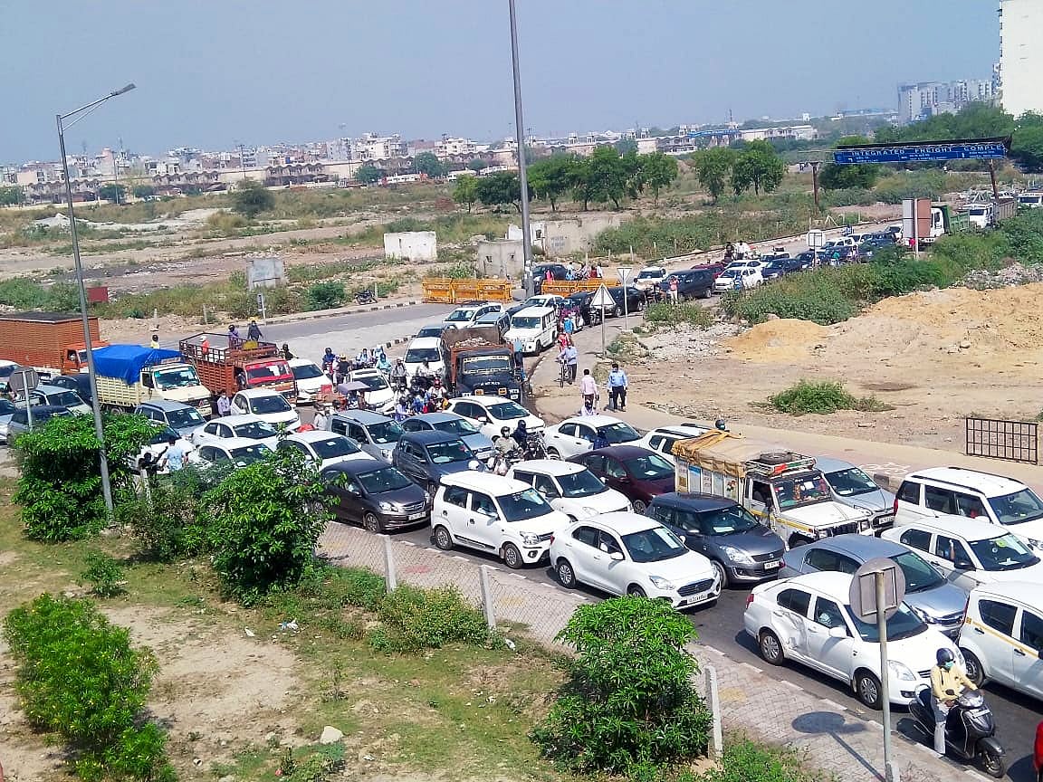WATCH: Angry commuters stuck en route as Delhi-Ghaziabad border sealed