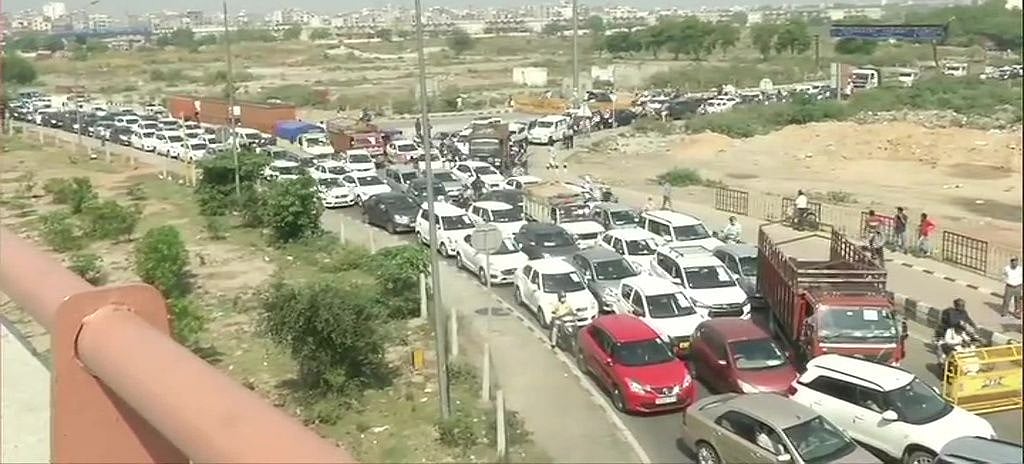 WATCH: Angry commuters stuck en route as Delhi-Ghaziabad border sealed