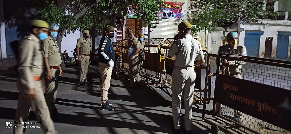 WATCH: Angry commuters stuck en route as Delhi-Ghaziabad border sealed