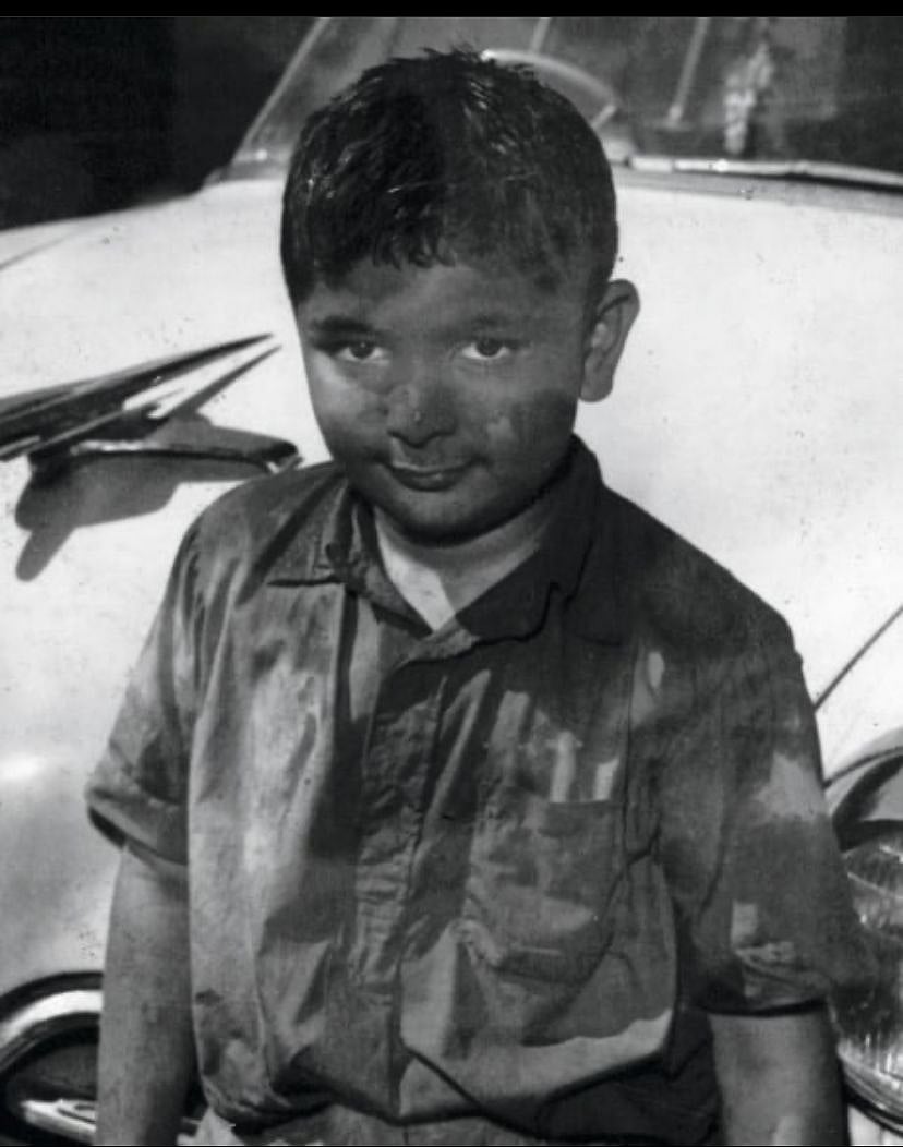 Young Rishi Kapoor (Photo Courtesy: Twitter/Haper Collin)