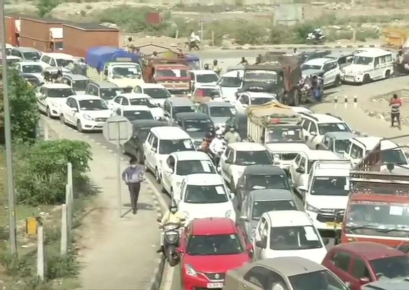 WATCH: Angry commuters stuck en route as Delhi-Ghaziabad border sealed