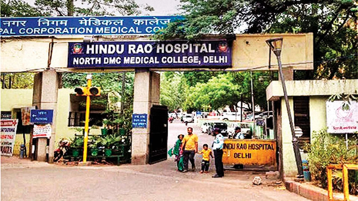 Hindu Rao Hospital fires doctor for ‘diverting PPEs’, doctors’ forum cries foul; Health Minister steps in