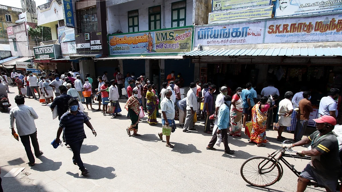 Chennai: A crowded Chennai market with people violating social distancing orders during the extended nationwide lockdown imposed to mitigate the spread of coronavirus; on April 25, 2020