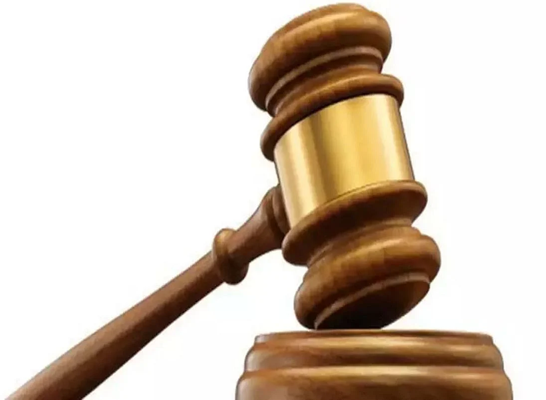 Karnataka defies Kerala HC order to open border; Kerala’s order on liquor for addicts stayed