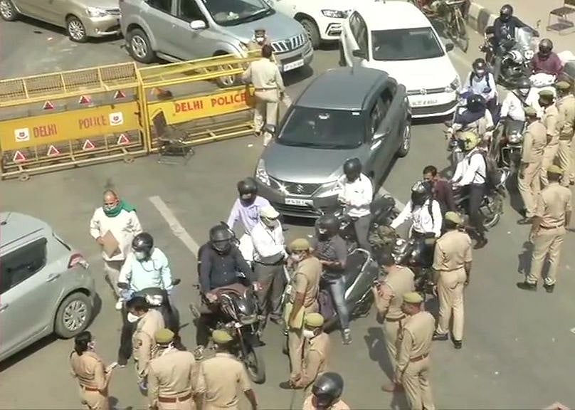 WATCH: Angry commuters stuck en route as Delhi-Ghaziabad border sealed