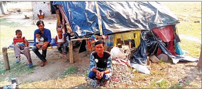  NOT WELCOME: Hostility for Returnees In village Piparhi aselsewhere, migrant workers who have returned, some withfamilies in tow, are met with hostility. Some report to havebeen beaten up as well &nbsp;