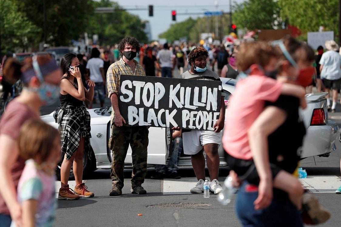  Shocking video of Black American killed by police triggers widespread protests