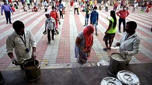 Provide ration to all regardless of e-coupon system, Delhi HC tells Delhi government