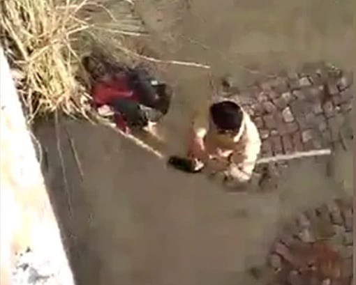 Uttar Pradesh: Policeman tortures villager, says had to use “minimal force”