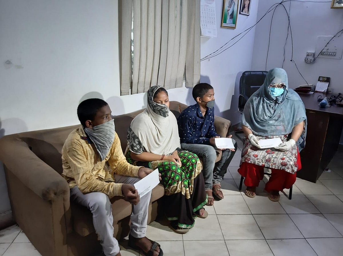 Youth Congress distributes corona NYAY kits on Rahul Gandhi’s B’day