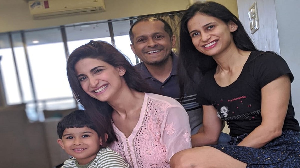 Actress Aahan Kumra with family&nbsp;