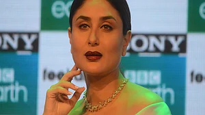 'Kareena is irreplaceable", debunking rumours of Pooja Hegde taking over