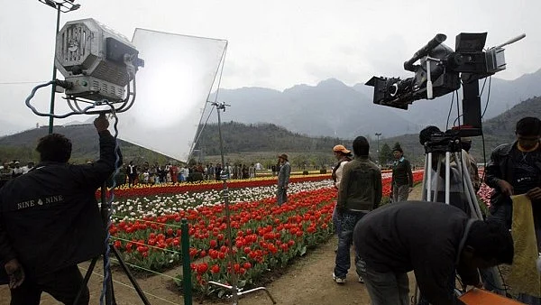 Bollywood shooting likely to resume in July, Maharashtra government issues detailed guidelines
