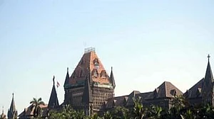 Bombay HC asks Centre to look at Kerala, J&K pattern for door-to-door vaccination