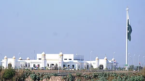 Pakistan to reopen Kartarpur Corridor on Monday