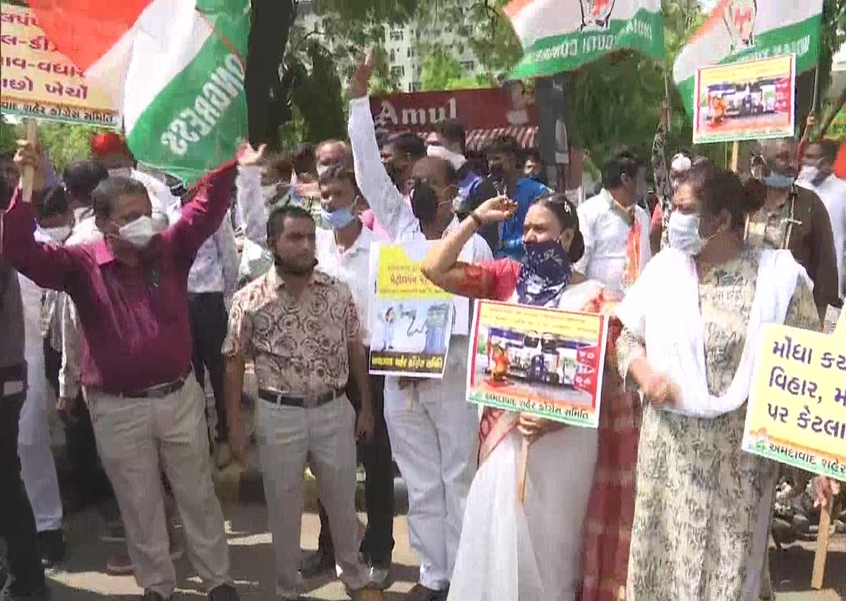 Congress protests against fuel price hike in Gujarat (Photo courtesy: Twitter/ @ConnectGujarat)