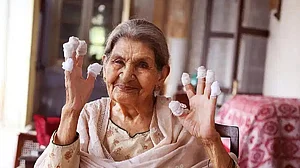 Praise for Begum in Gulabo Sitabo’ makes me happy: Farrukh Jafar