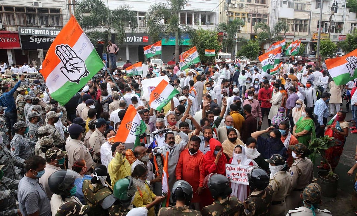 MP Congress protests against fuel price hike; police books Digvijay Singh for leading bicycle rally