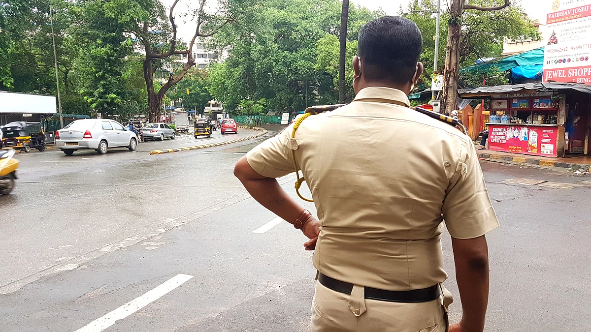 Mumbai: Scenes of COVID-19 panic from the ‘Maximum City’