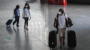 De-board passengers who refuse to wear face mask in plane: DGCA to airlines