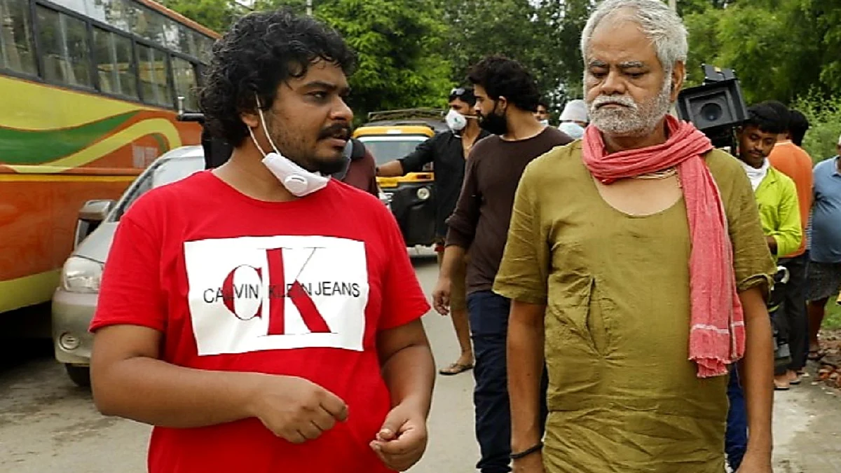Raaj Aashoo and Sanjay Mishra during the shoot 