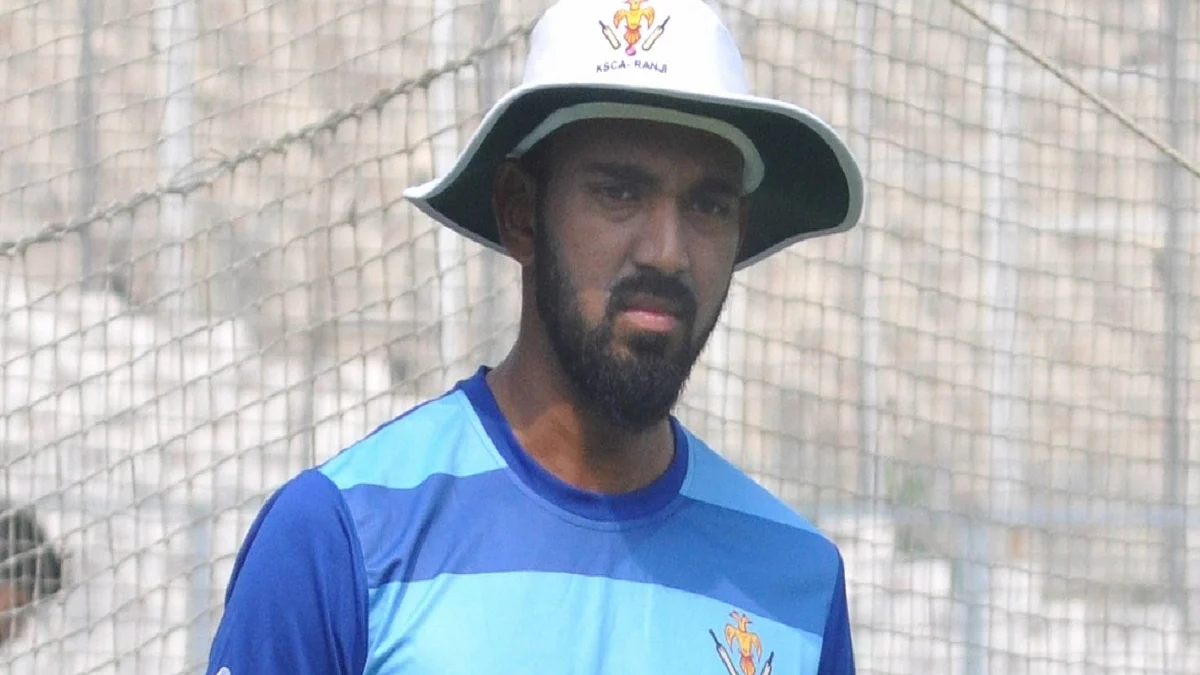 KL Rahul donates PPE hoods to CISF personnel at Bengaluru airport