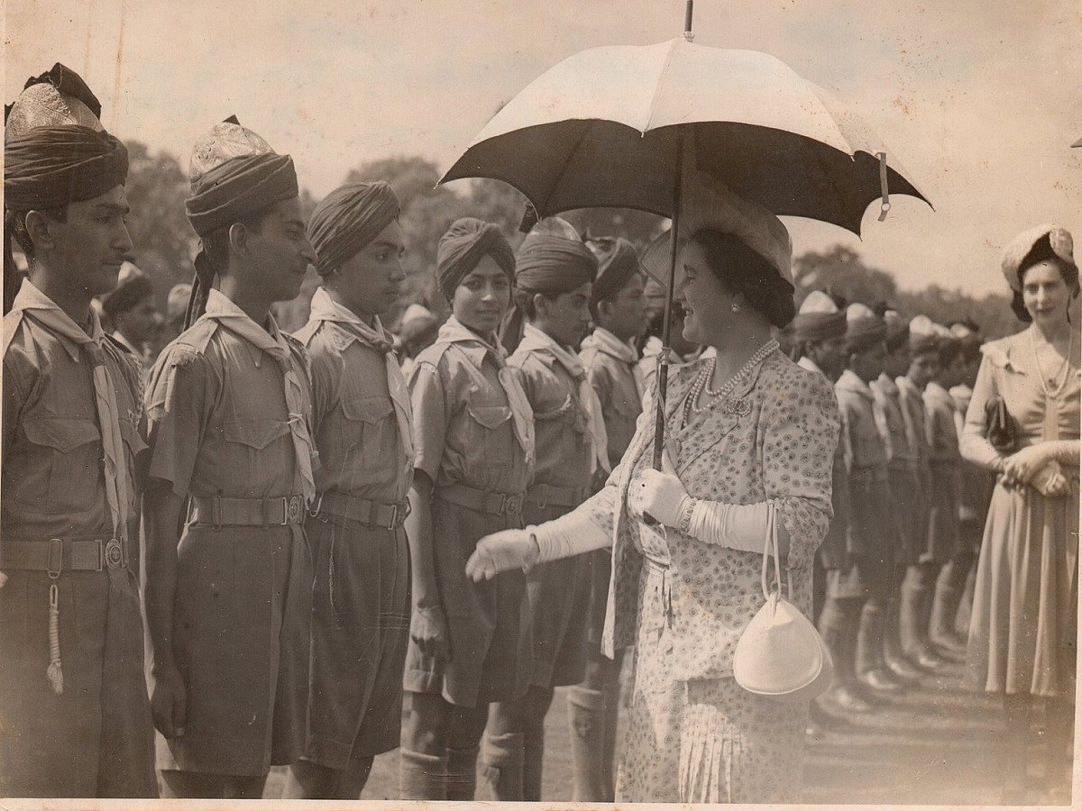 When an Indian raised the Pakistani flag in Paris and turban of a Sikh used to stitch it