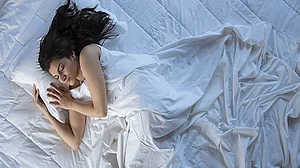 Long afternoon naps may up heart disease, death risk: Study