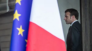 French president calls on citizens to learn to live with COVID-19