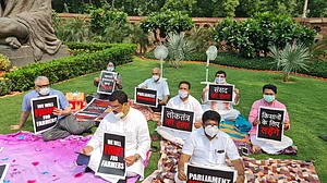 Opposition parties seek meeting with President, urge him not to sign farm bills