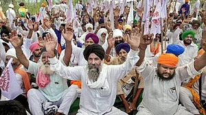 Hundreds of farmers block highways in Punjab, Haryana, protest farm bills