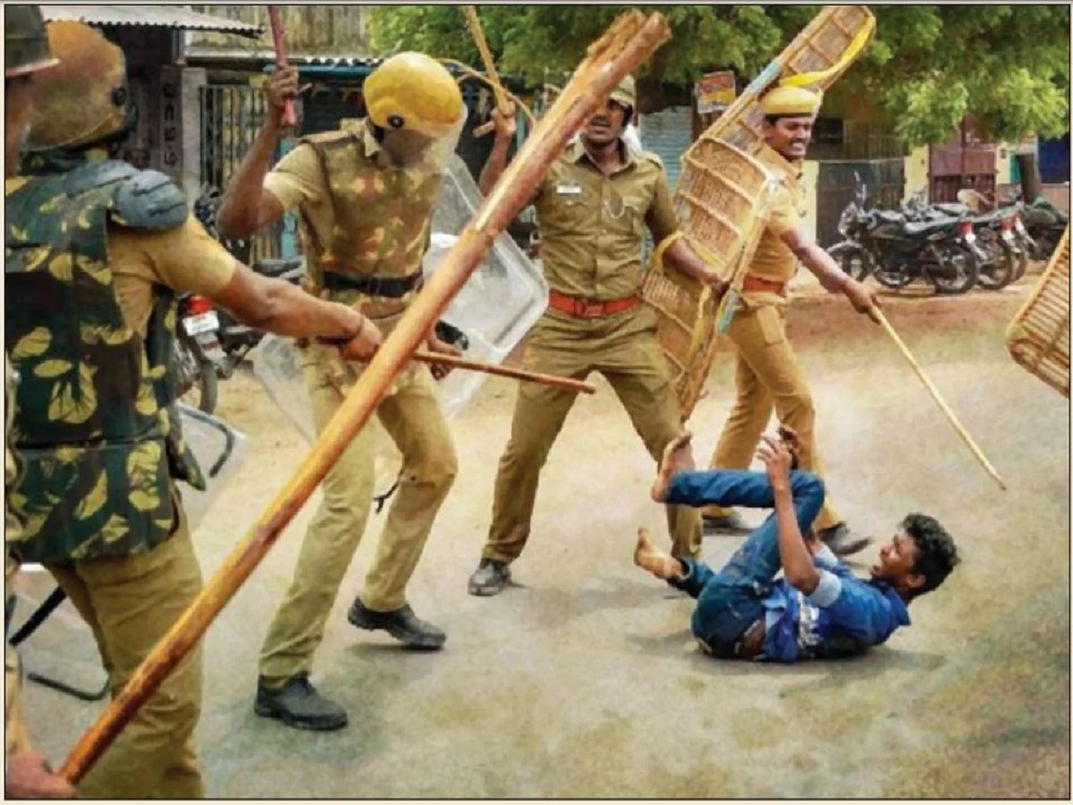  Why are policemen so brutal?: Photo journalist recounts horror and trauma of being assaulted by police 