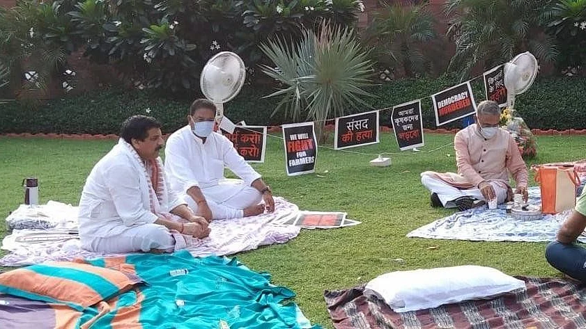 RS deputy chairman brings tea for protesting MPs, told he was in the wrong for not following Parliament rules