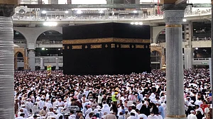 Saudi to reopen Mecca facilities for visitors in Oct