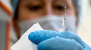 Set up vaccine centres in RWAs, malls, schools, airports, corporations