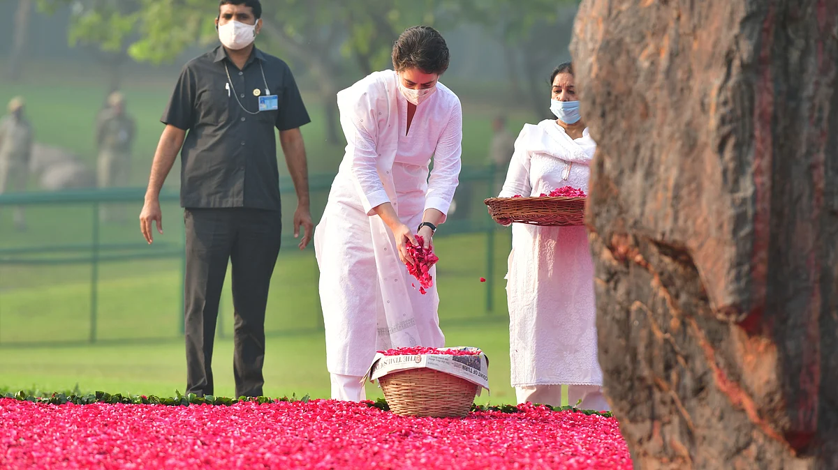 Rahul, Priyanka Gandhi pay tributes to former PM Indira Gandhi on her death anniversary