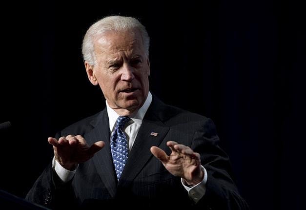 Biden says US “facing a dark winter,” urges mask-wearing
